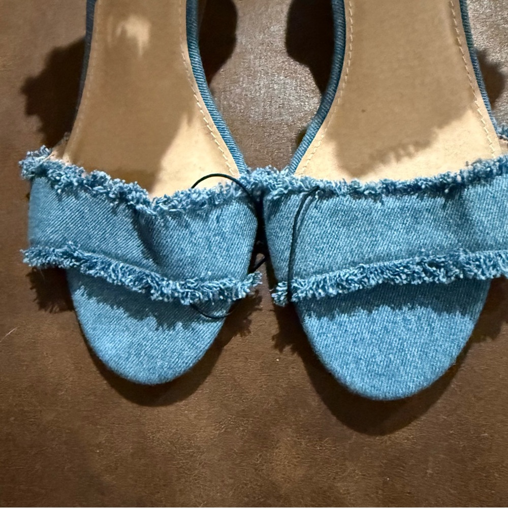 🆕 NY&Co Frayed Blue Denim Ankle-Strap Wedge Sandals - Picture 6 of 12